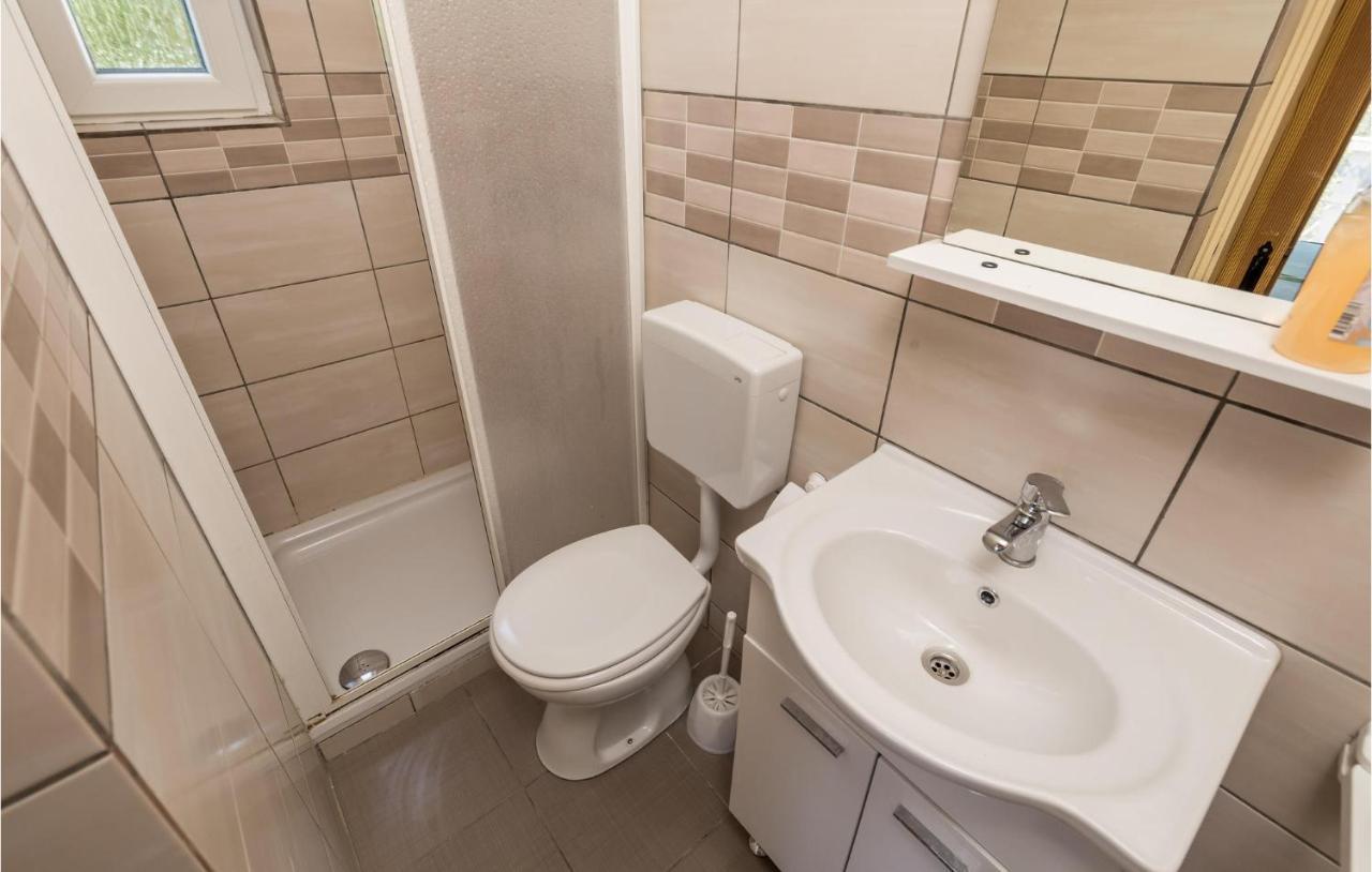 1 Bedroom Amazing Apartment In Kampor ภายนอก รูปภาพ