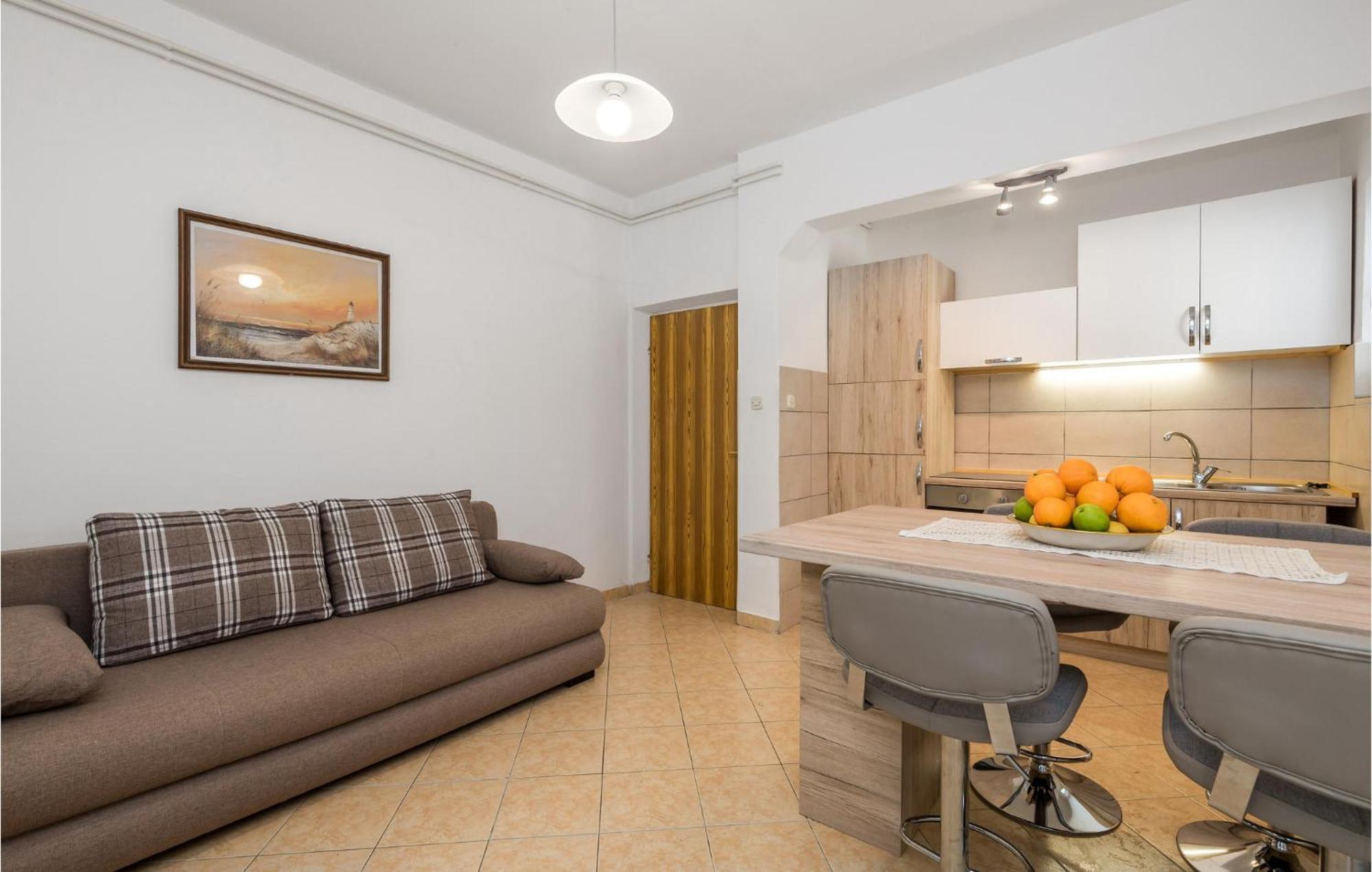 1 Bedroom Amazing Apartment In Kampor ภายนอก รูปภาพ