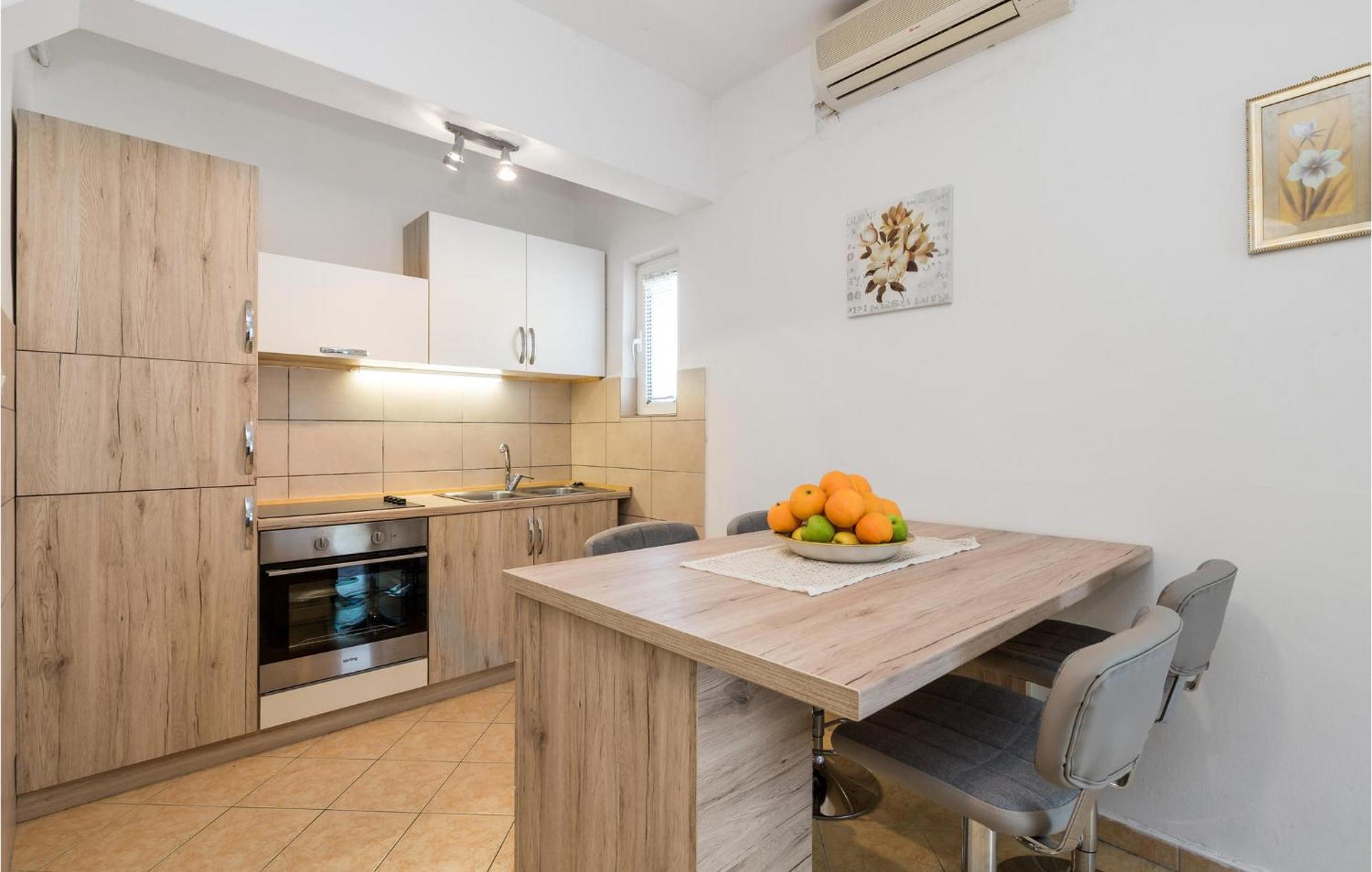 1 Bedroom Amazing Apartment In Kampor ภายนอก รูปภาพ