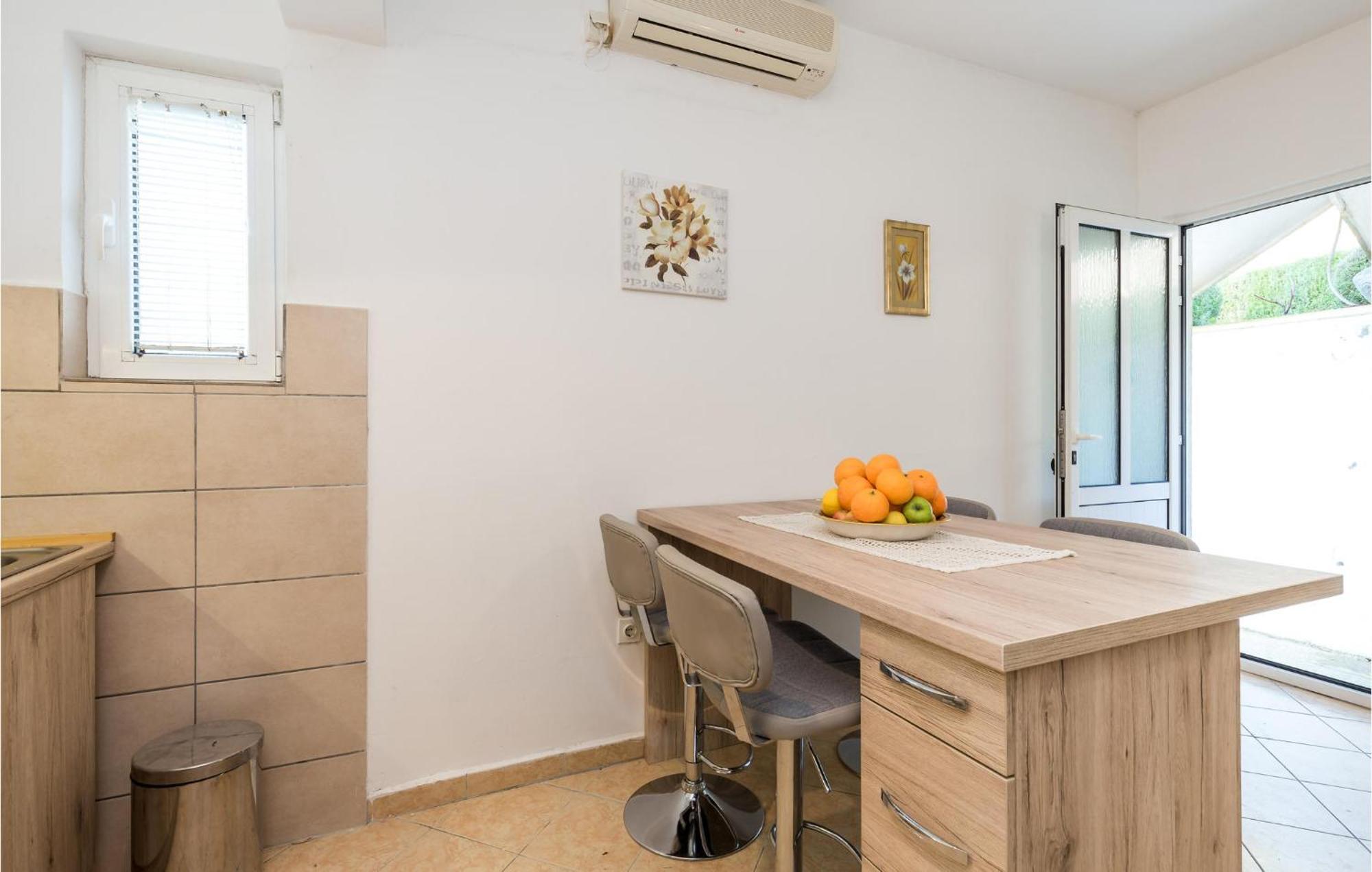 1 Bedroom Amazing Apartment In Kampor ภายนอก รูปภาพ