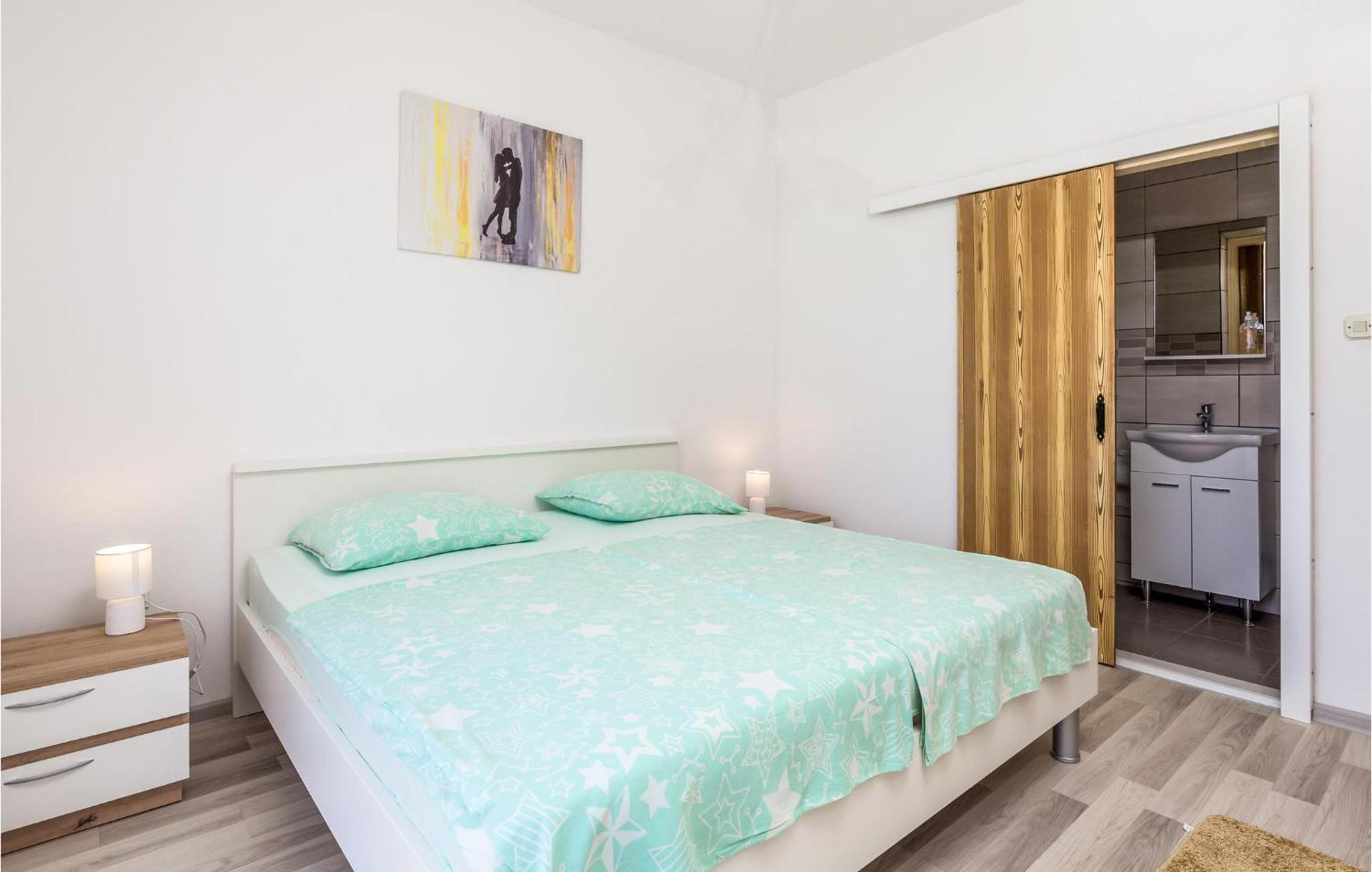 1 Bedroom Amazing Apartment In Kampor ภายนอก รูปภาพ