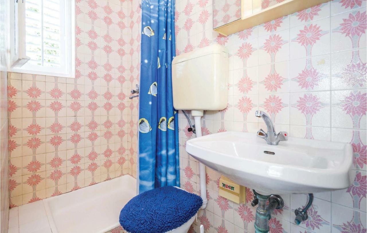 1 Bedroom Amazing Apartment In Kampor ภายนอก รูปภาพ